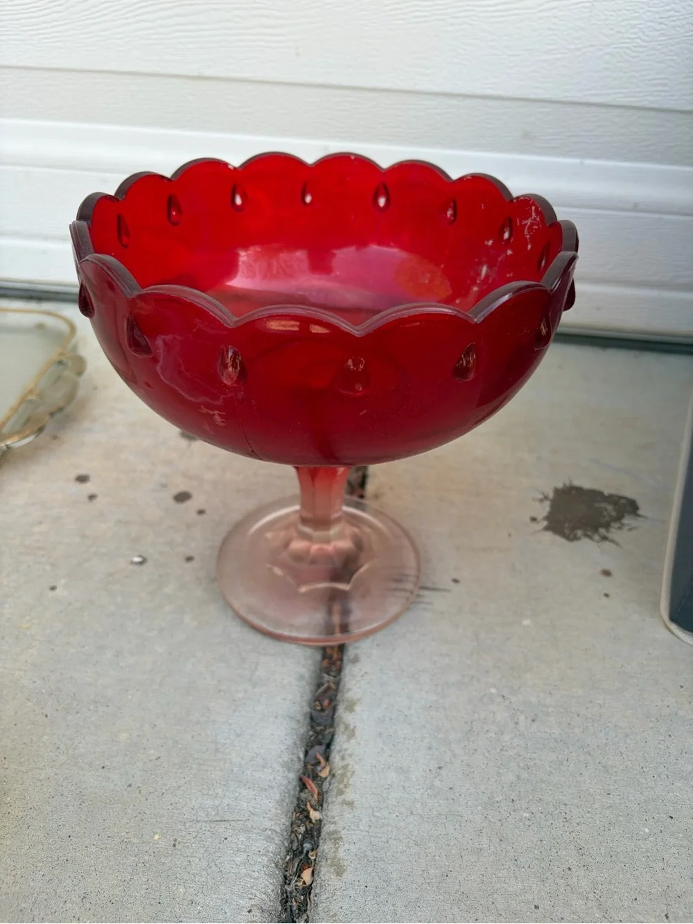 Red tear drip glass bowl